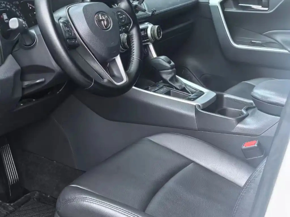 TOYOTA RAV4 RONGFANG