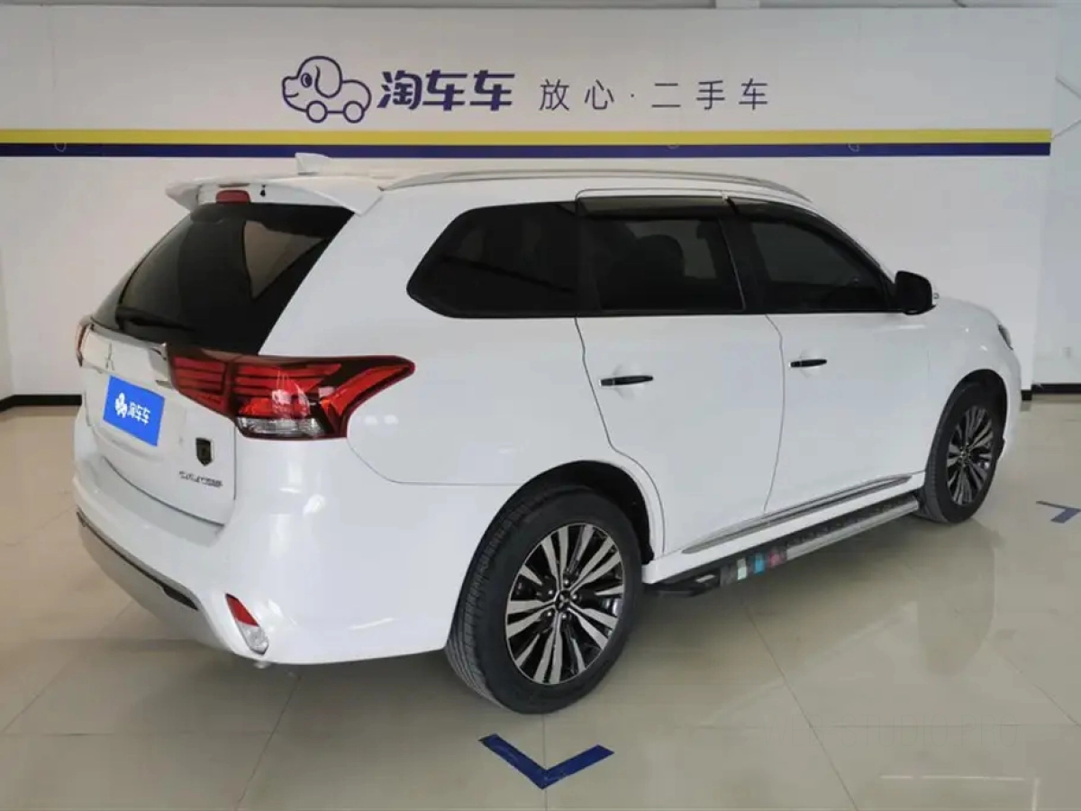 MITSUBISHI OUTLANDER