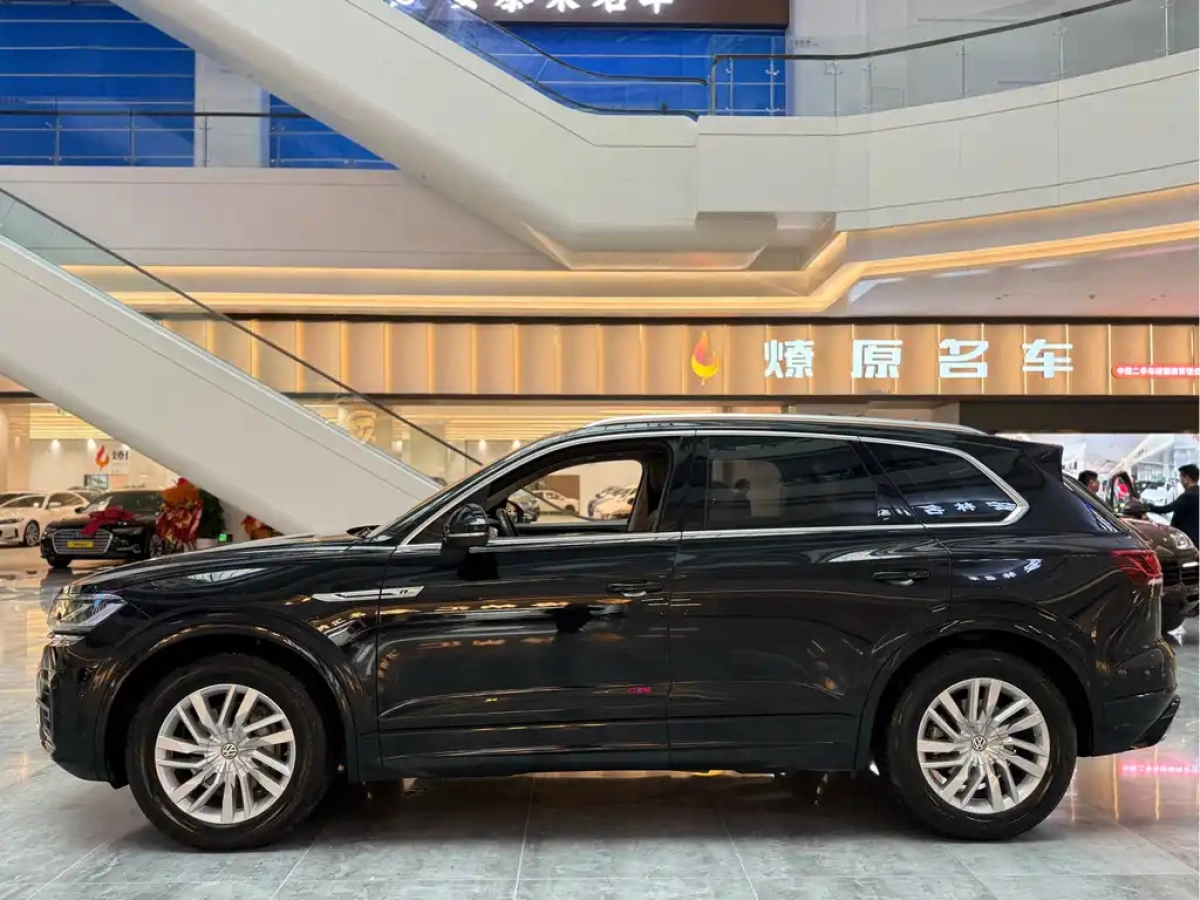 VOLKSWAGEN TOUAREG