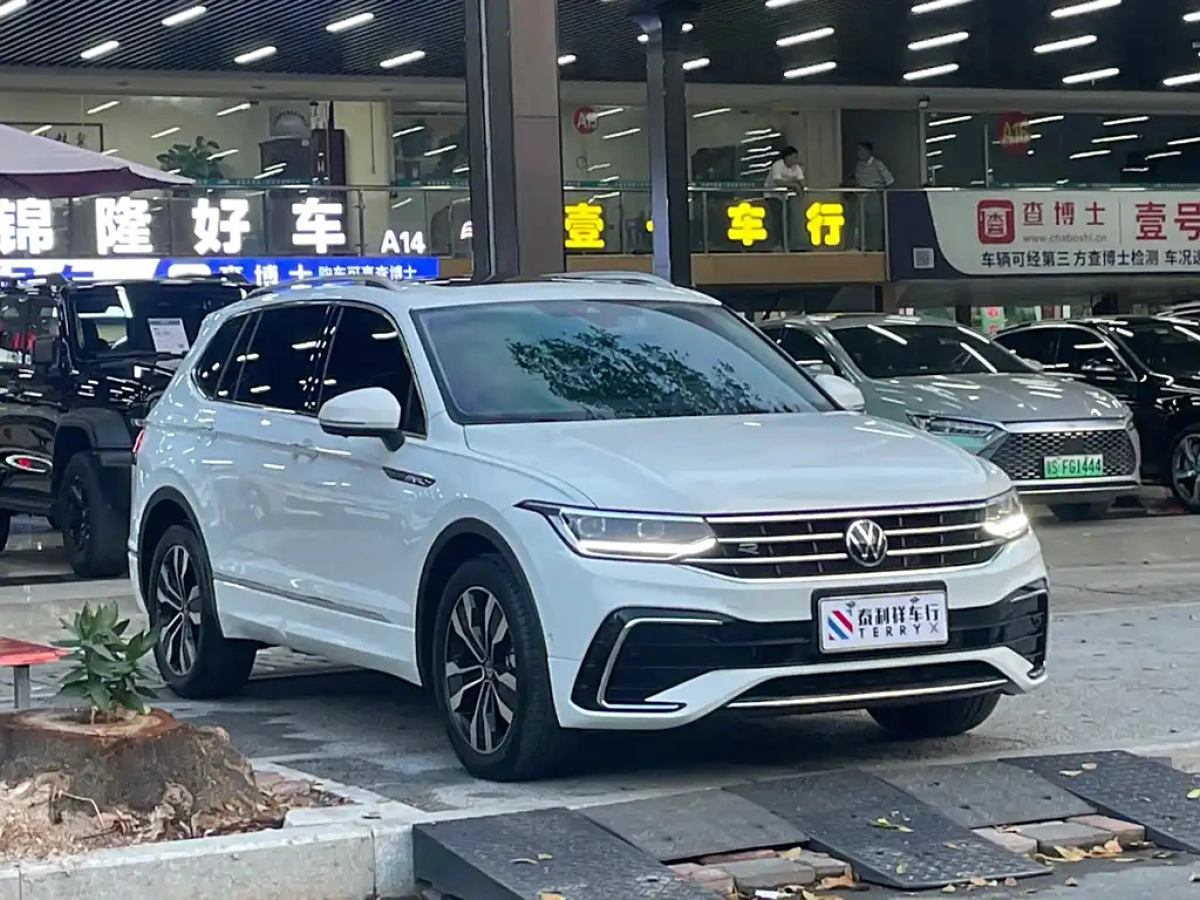 VOLKSWAGEN TIGUAN L