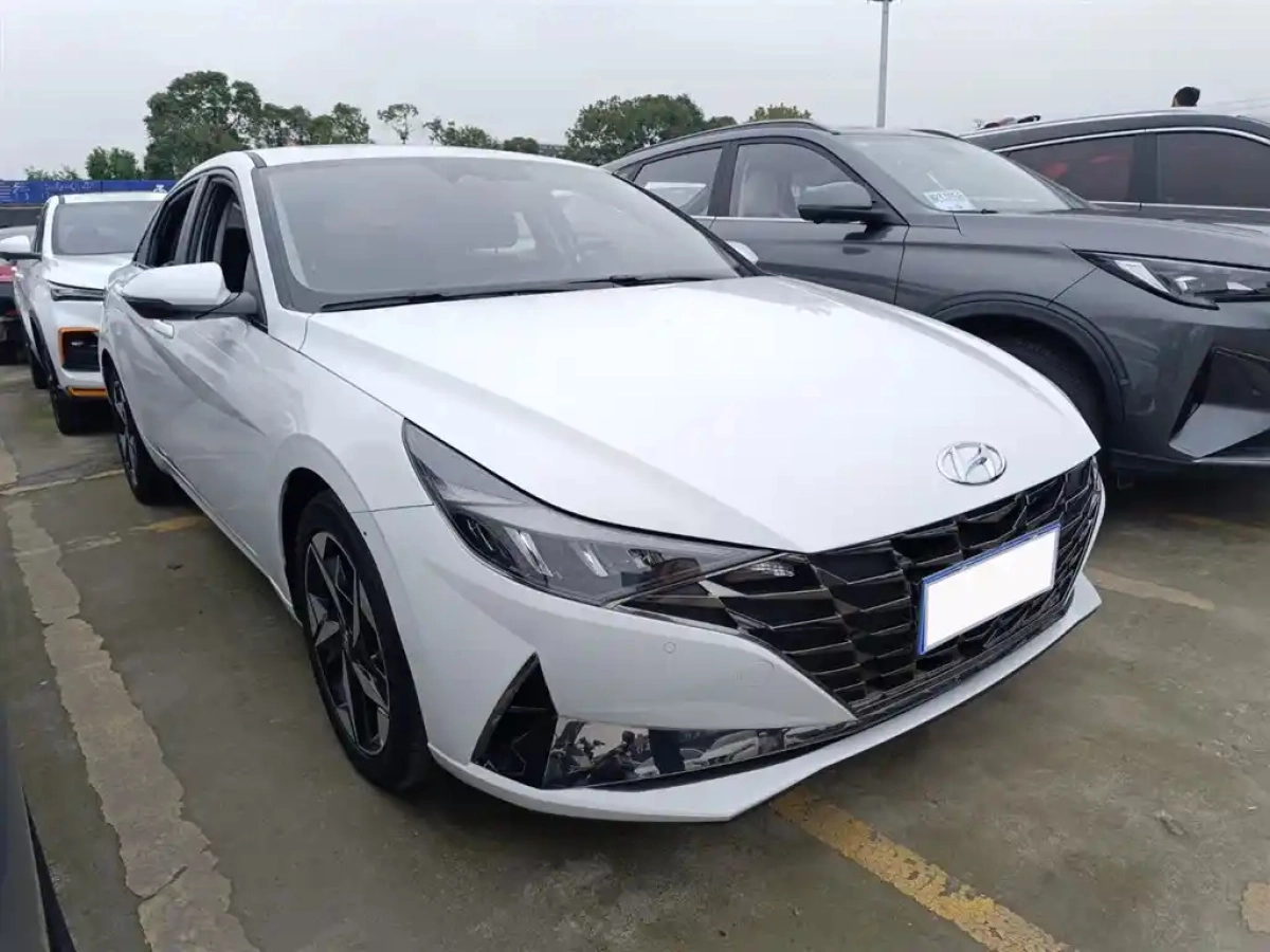 HYUNDAI ELANTRA