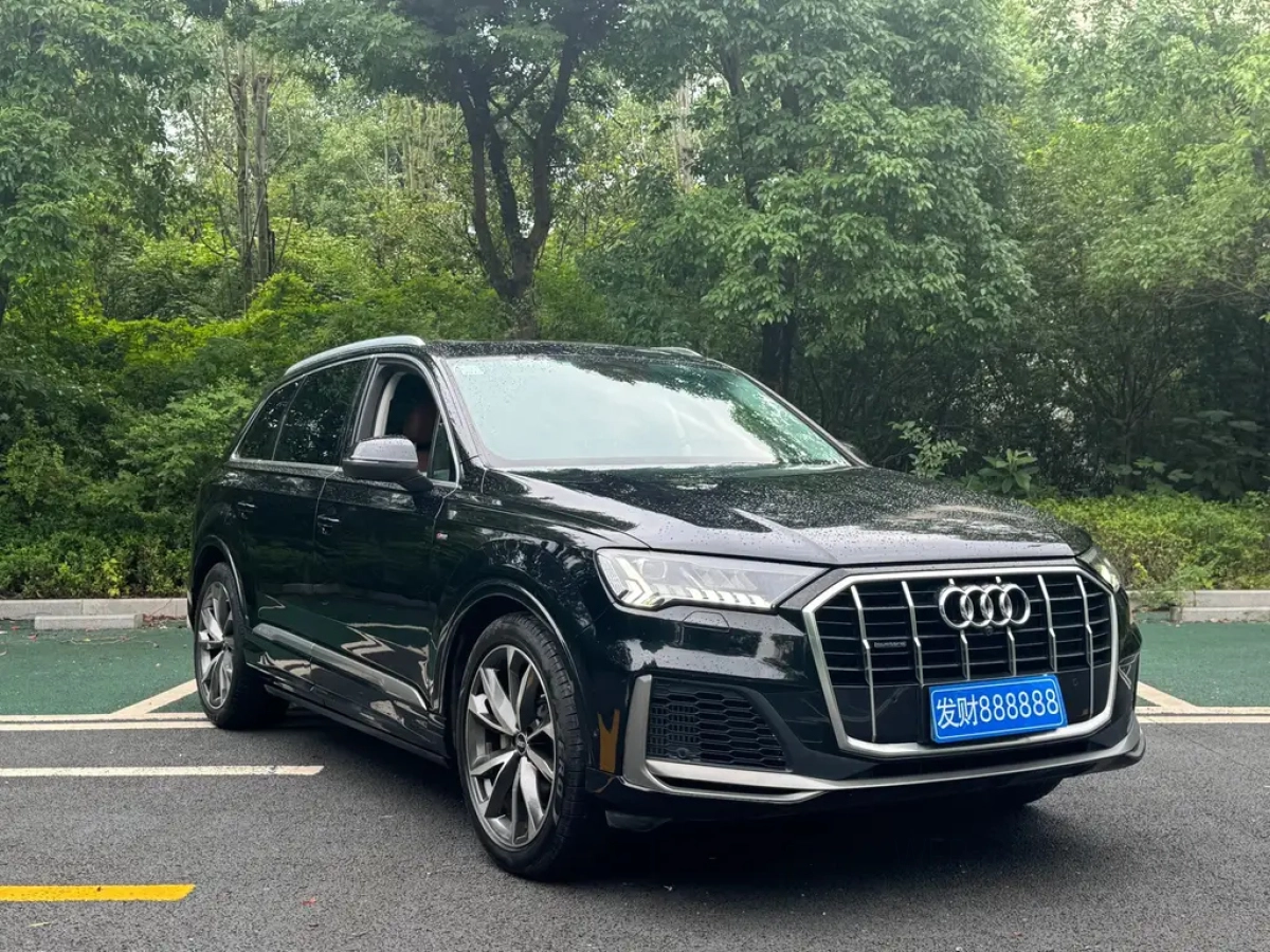 AUDI Q7