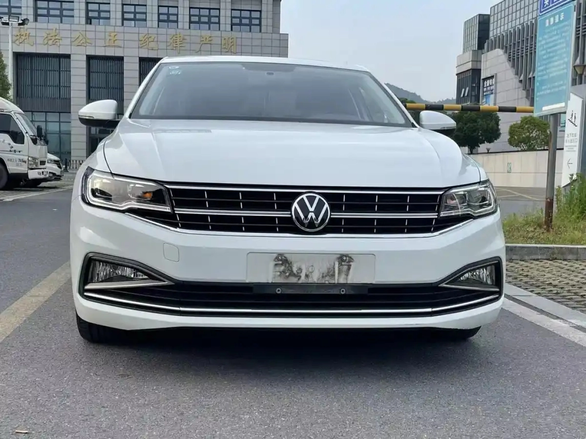VOLKSWAGEN BORA