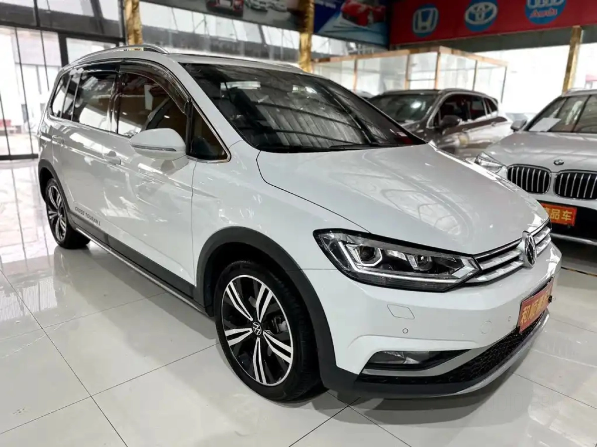 VOLKSWAGEN TOURAN