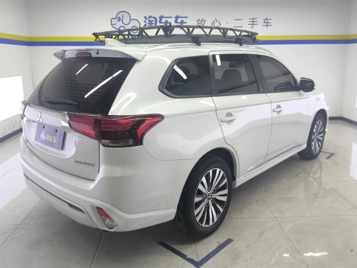 MITSUBISHI OUTLANDER
