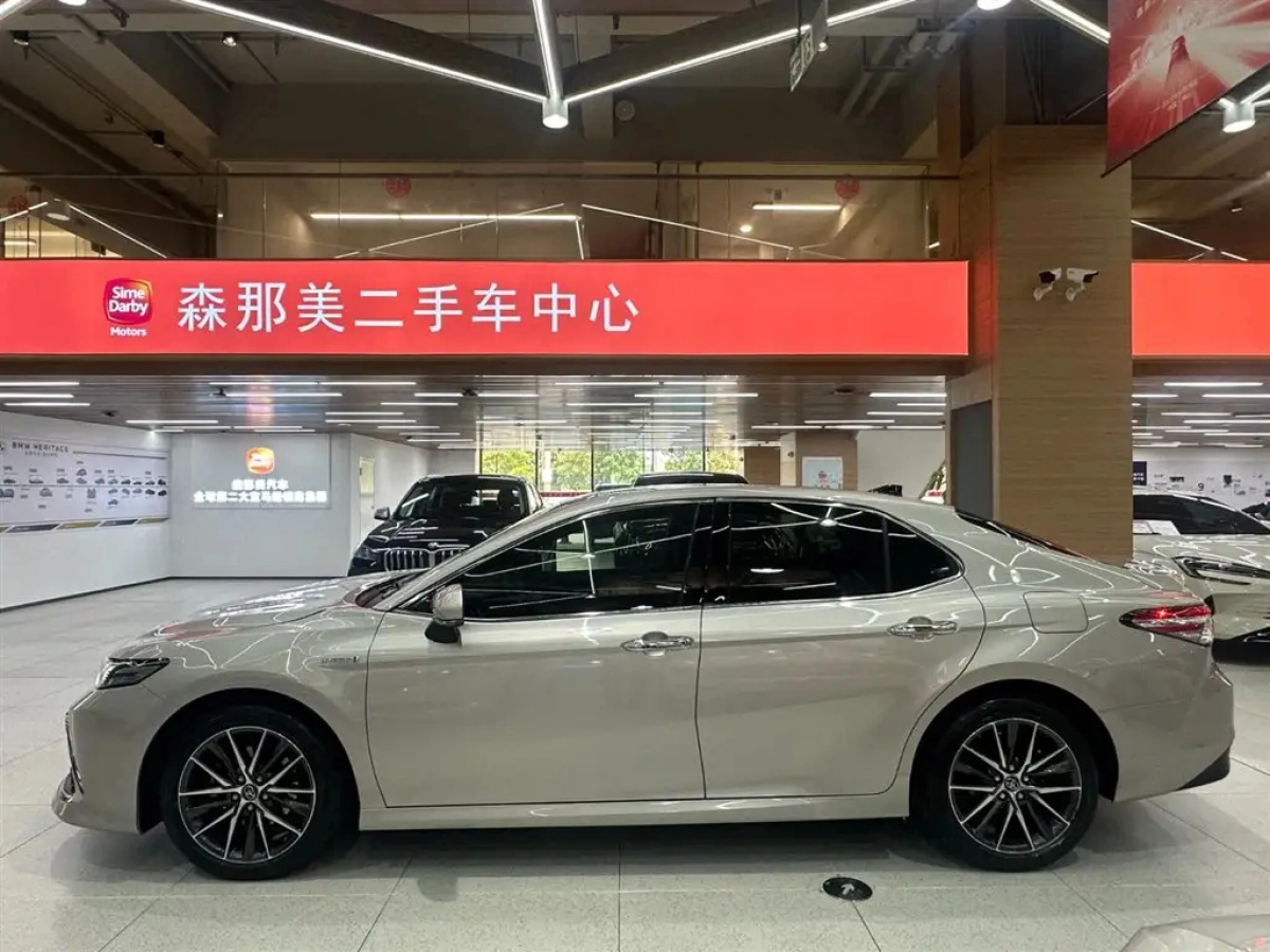 TOYOTA CAMRY