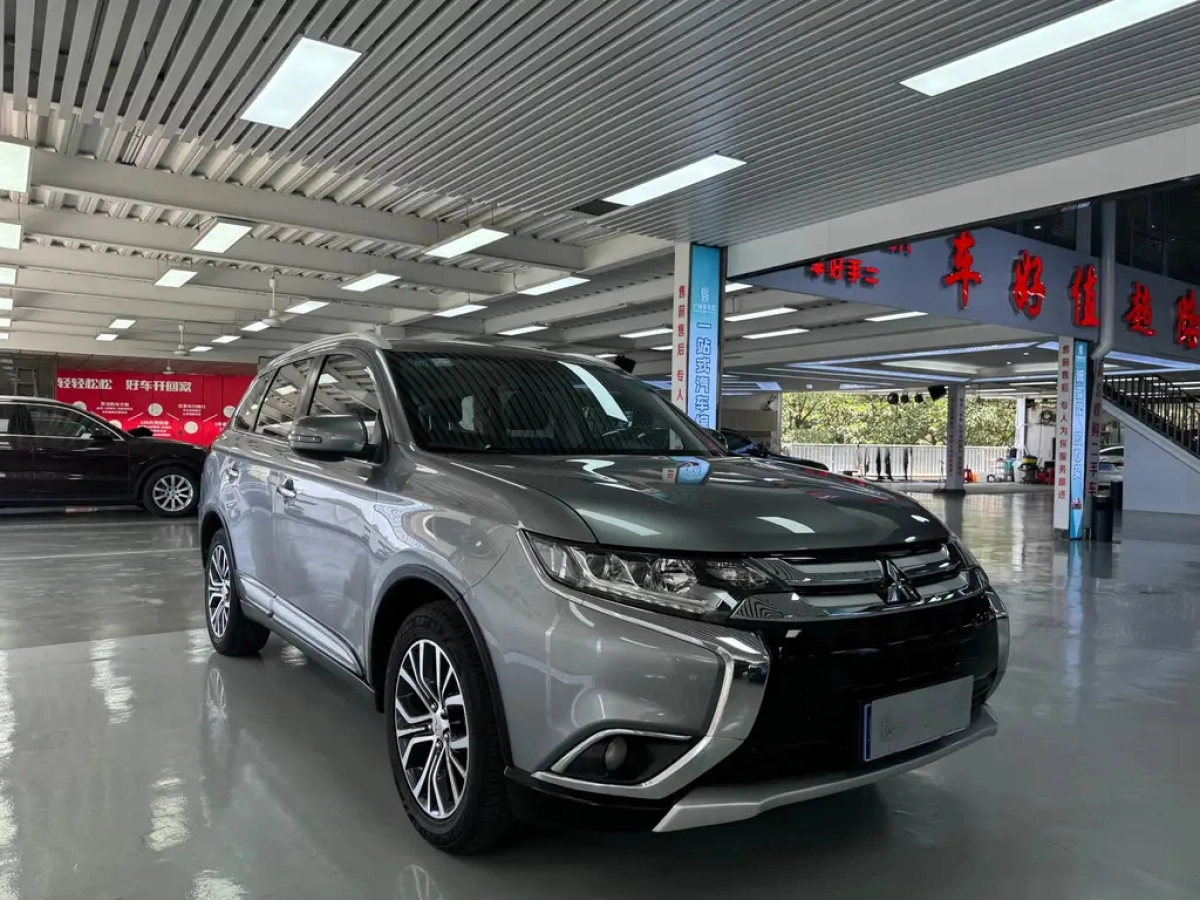 MITSUBISHI OUTLANDER
