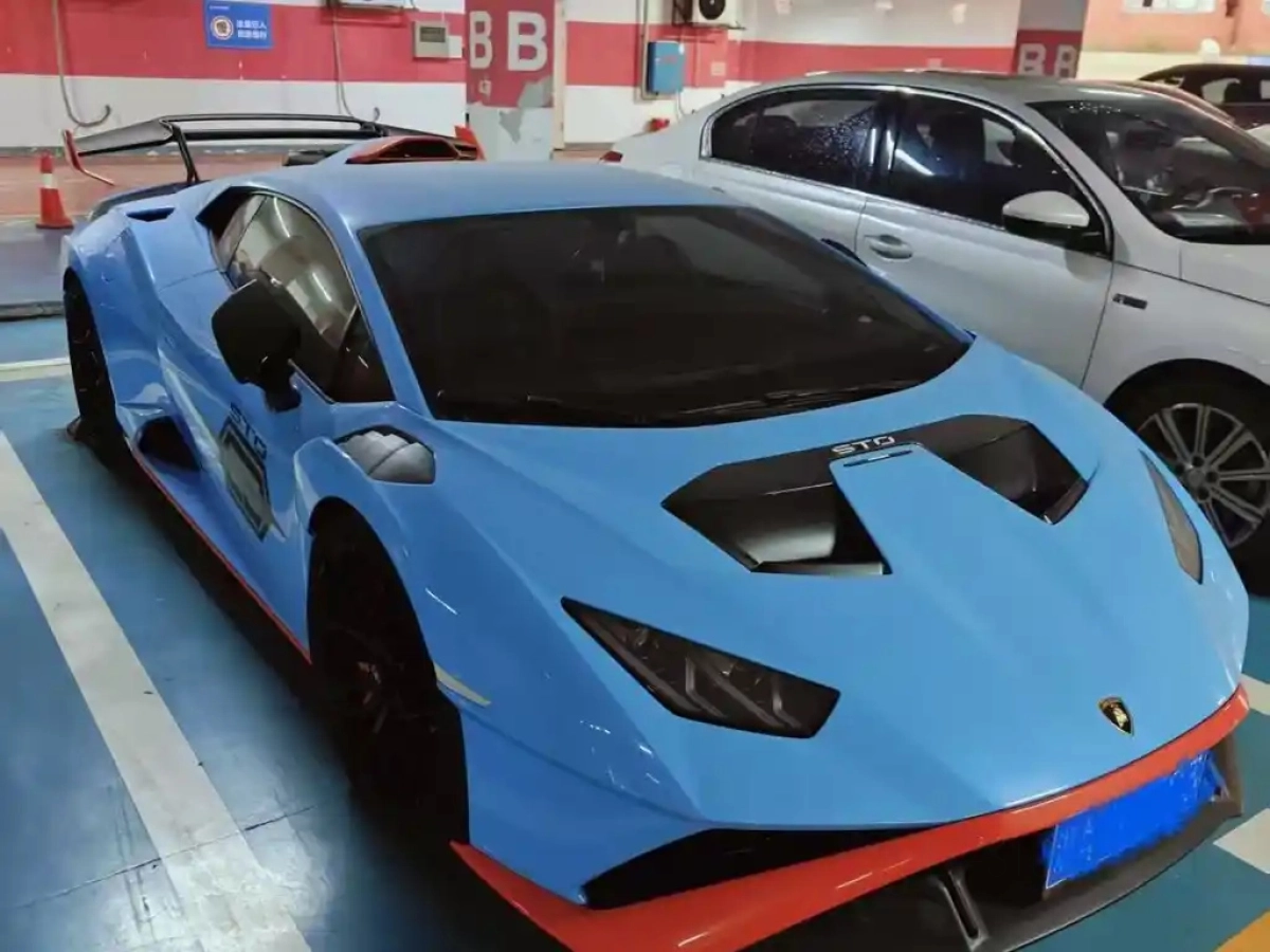LAMBORGHINI HURACAN