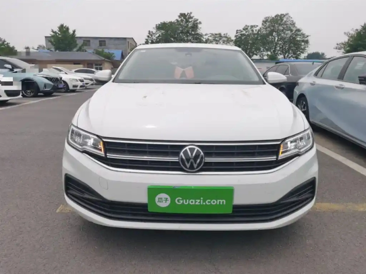 VOLKSWAGEN BORA