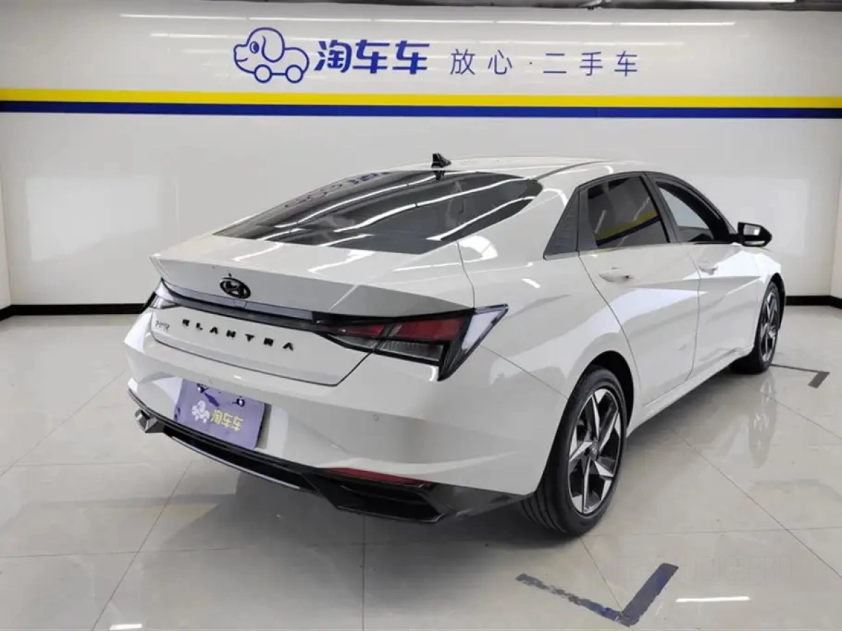 HYUNDAI ELANTRA