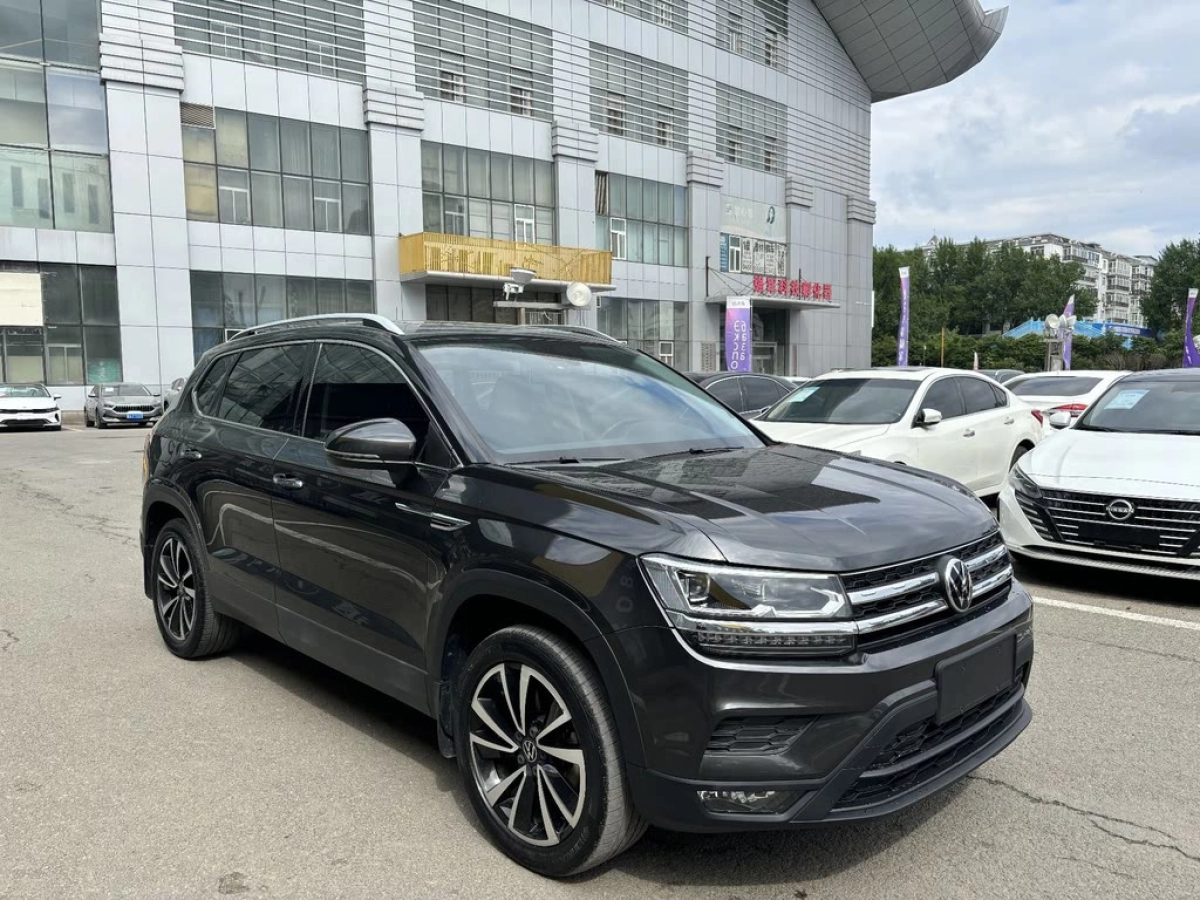 VOLKSWAGEN THARU