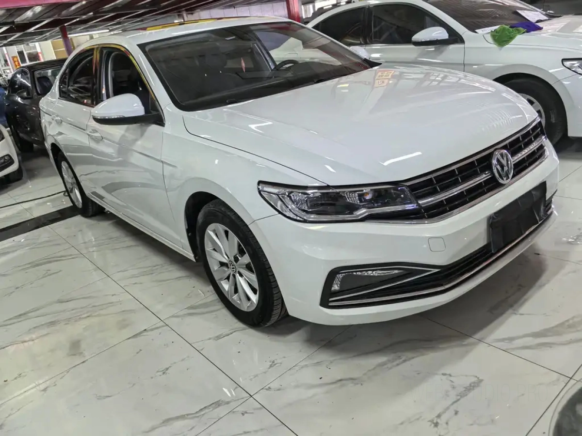 VOLKSWAGEN BORA
