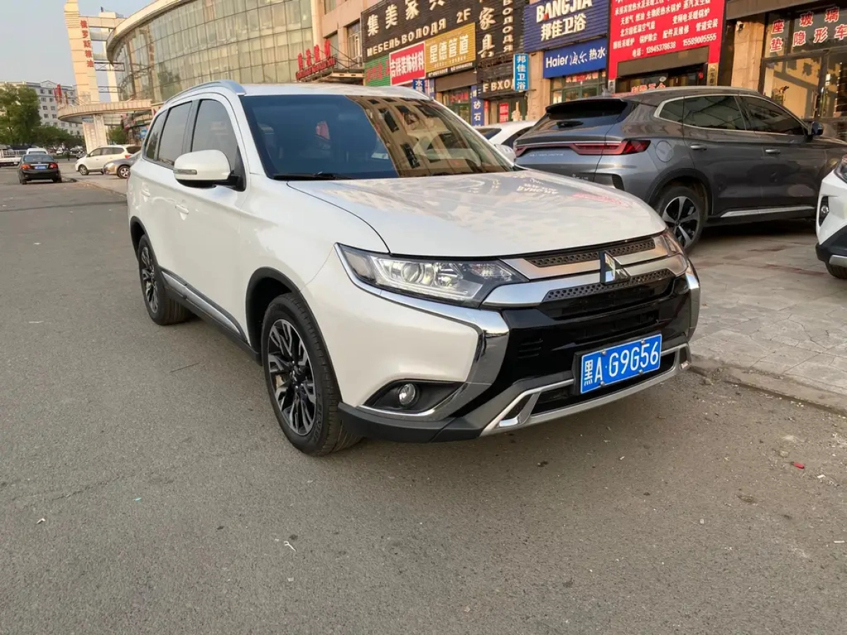 MITSUBISHI OUTLANDER