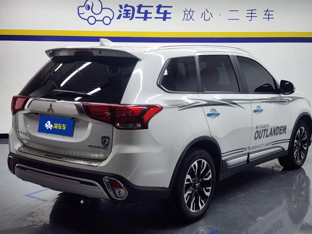 MITSUBISHI OUTLANDER