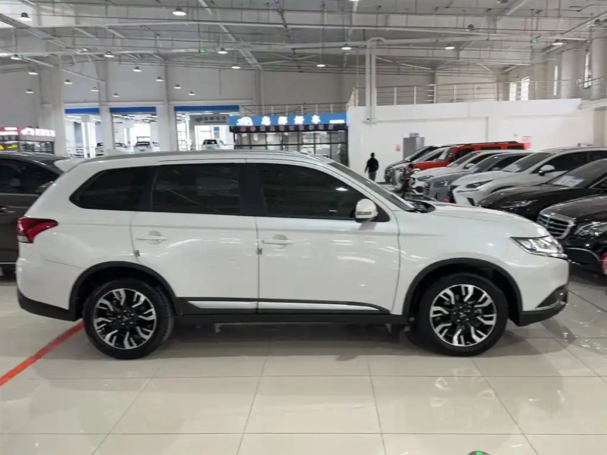 MITSUBISHI OUTLANDER