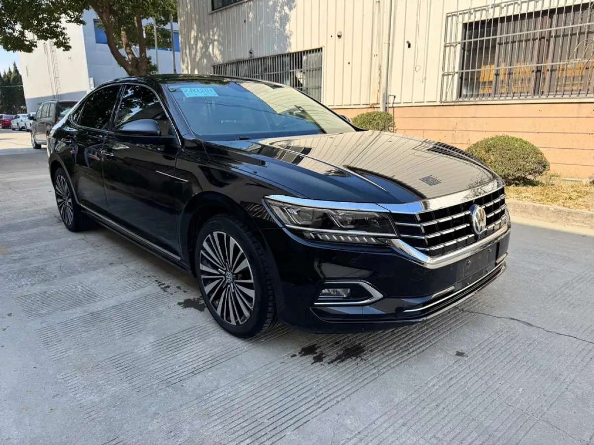 VOLKSWAGEN PASSAT