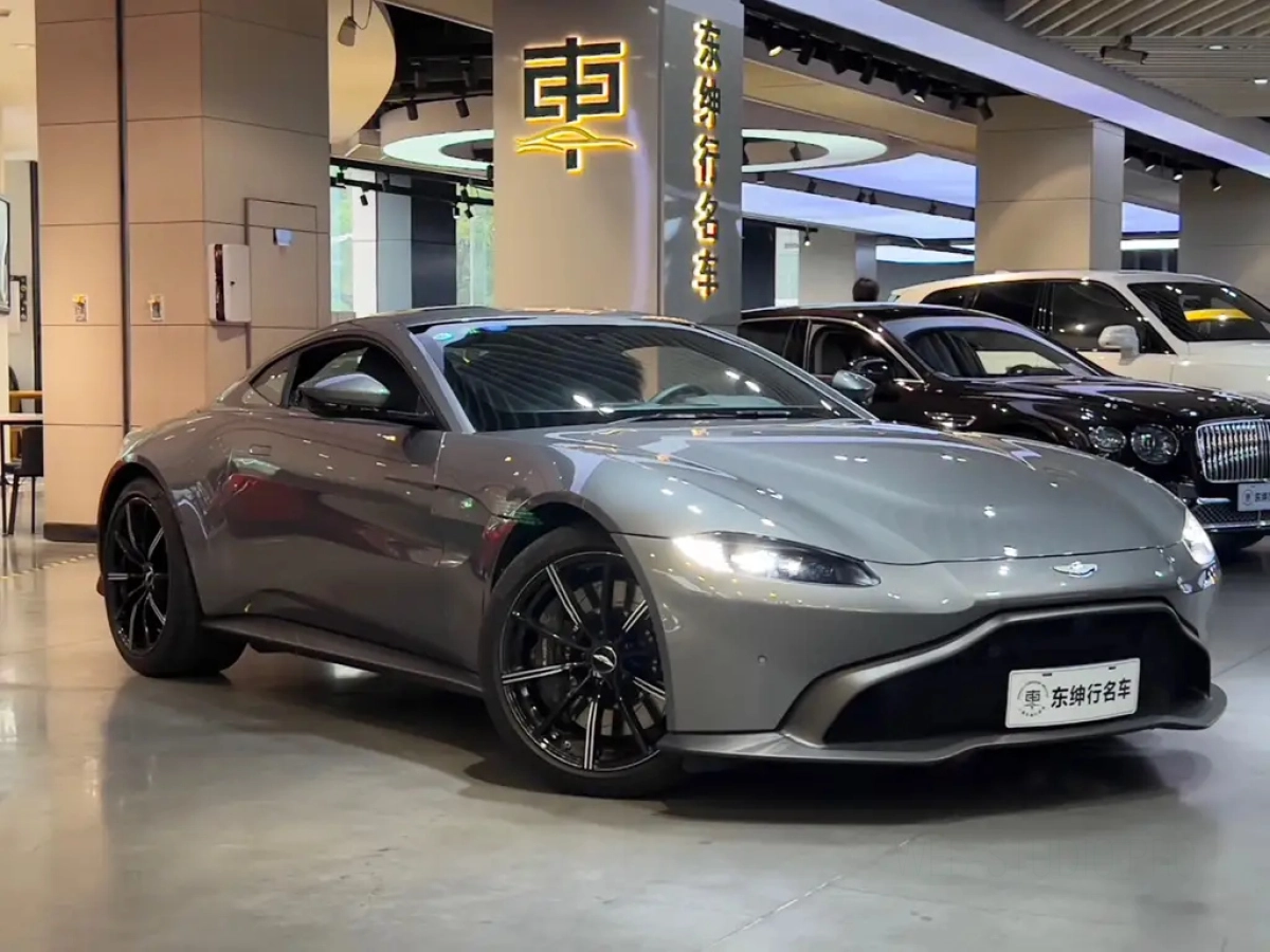 ASTON MARTIN V8 VANTAGE