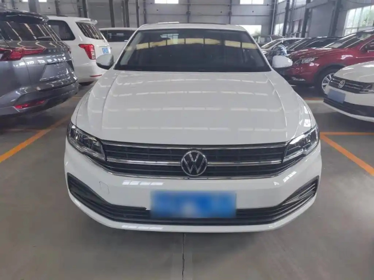 VOLKSWAGEN BORA