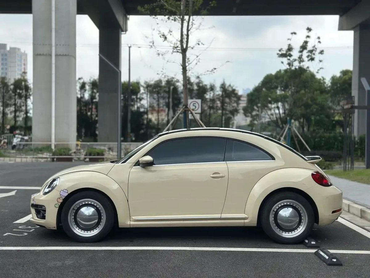 VOLKSWAGEN BEETLE