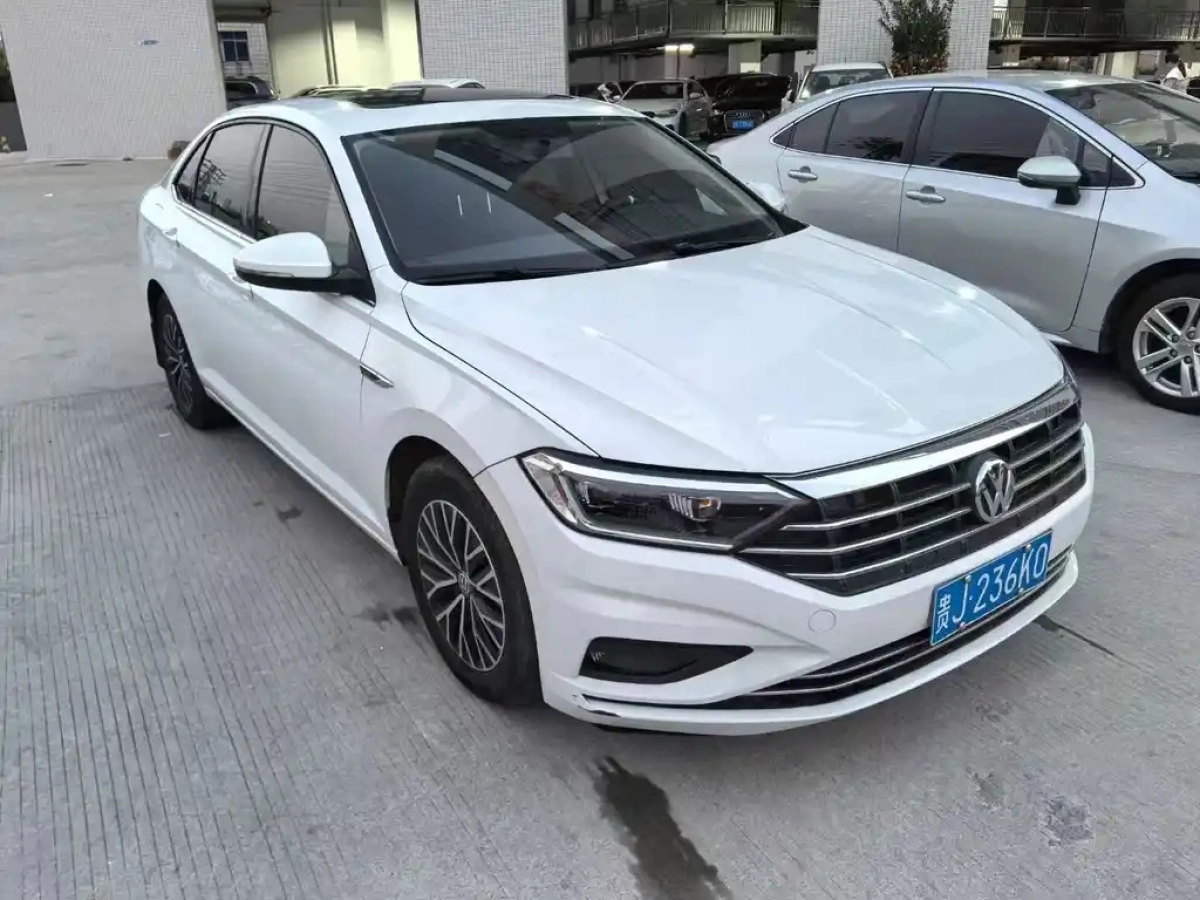 VOLKSWAGEN SAGITAR