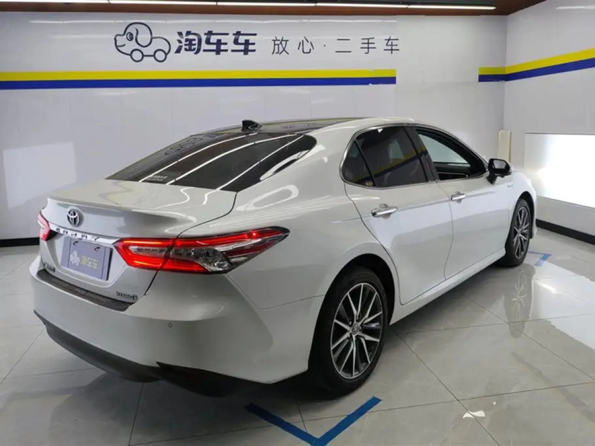TOYOTA CAMRY