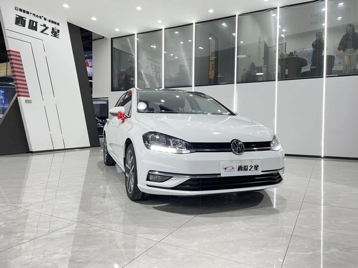 VOLKSWAGEN GOLF