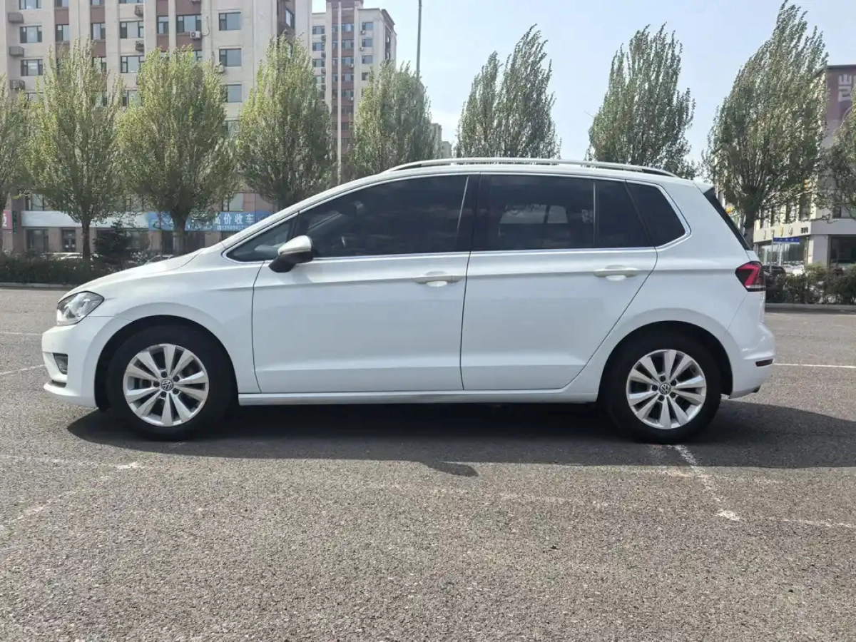 VOLKSWAGEN GOLF . SPORTSVAN