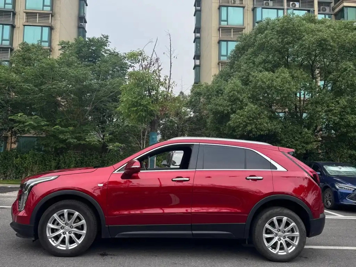 CADILLAC XT4