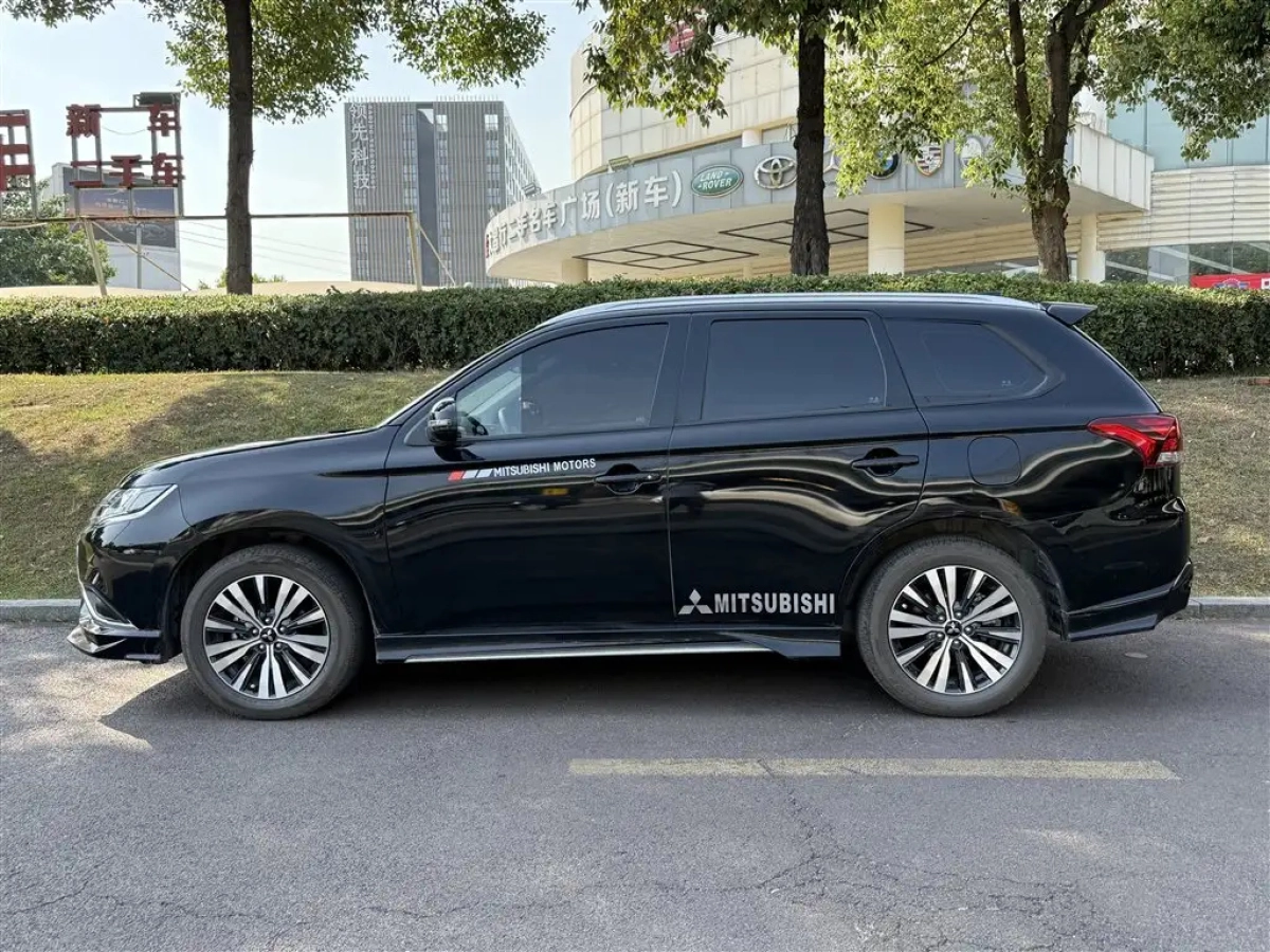 MITSUBISHI OUTLANDER