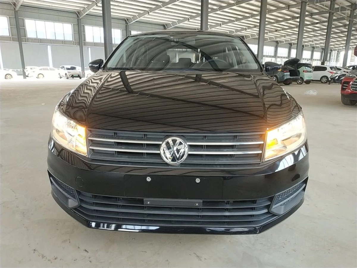 VOLKSWAGEN SANTANA