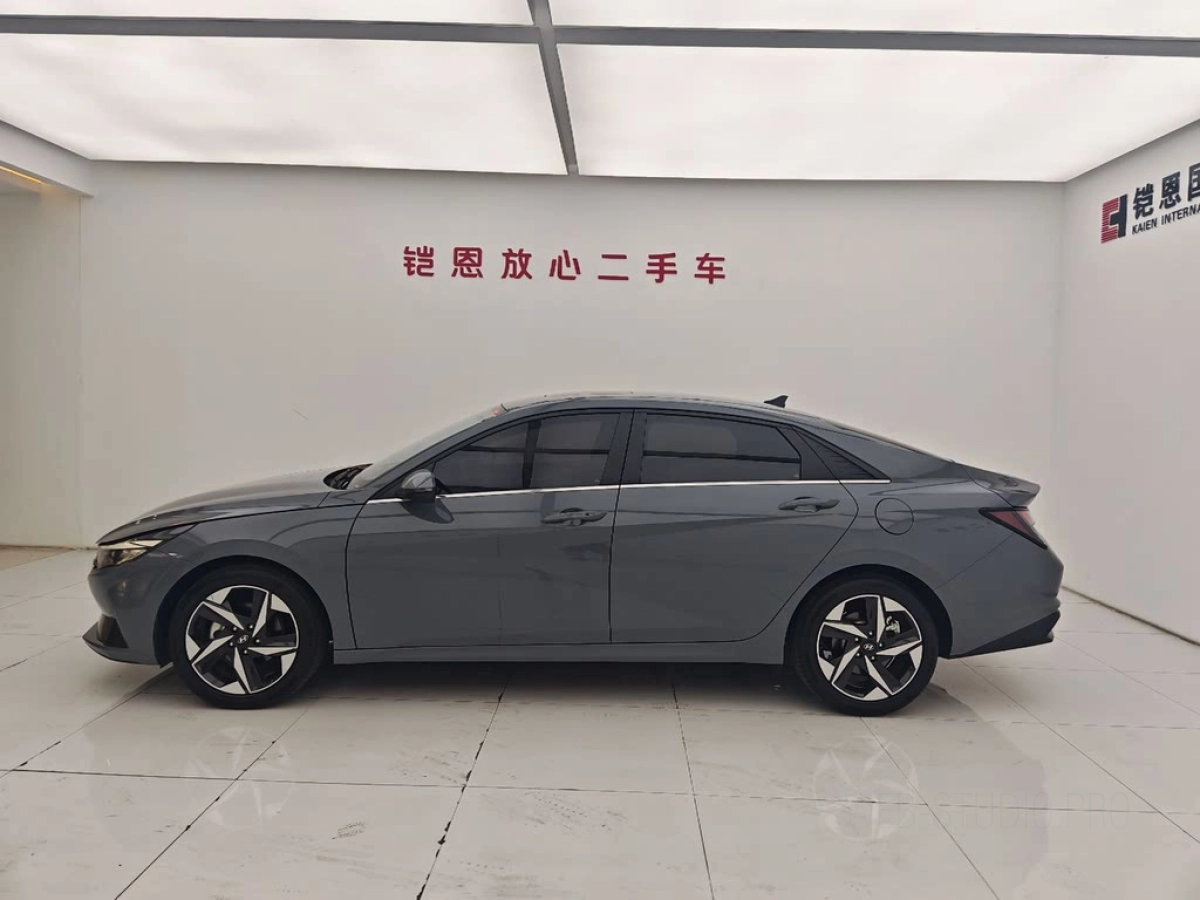 HYUNDAI ELANTRA