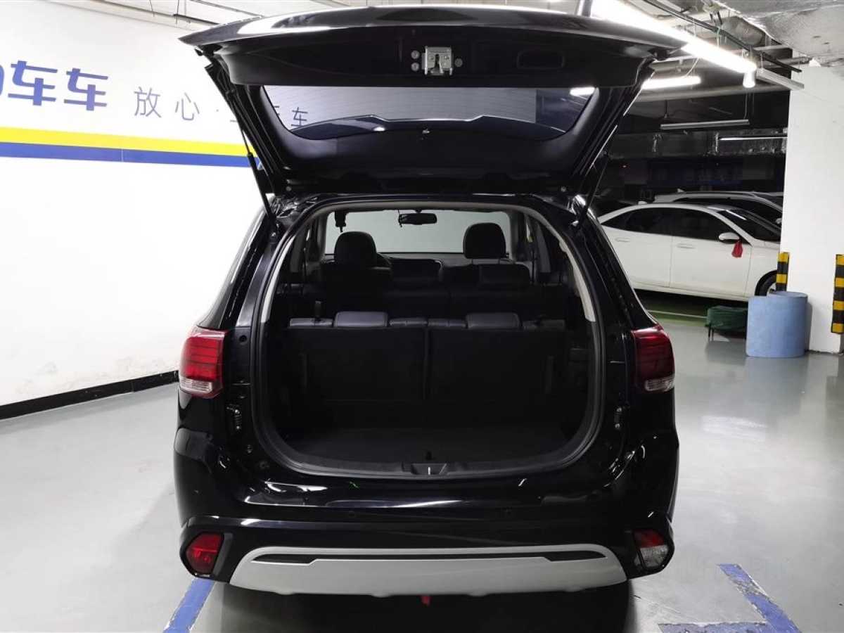 MITSUBISHI OUTLANDER