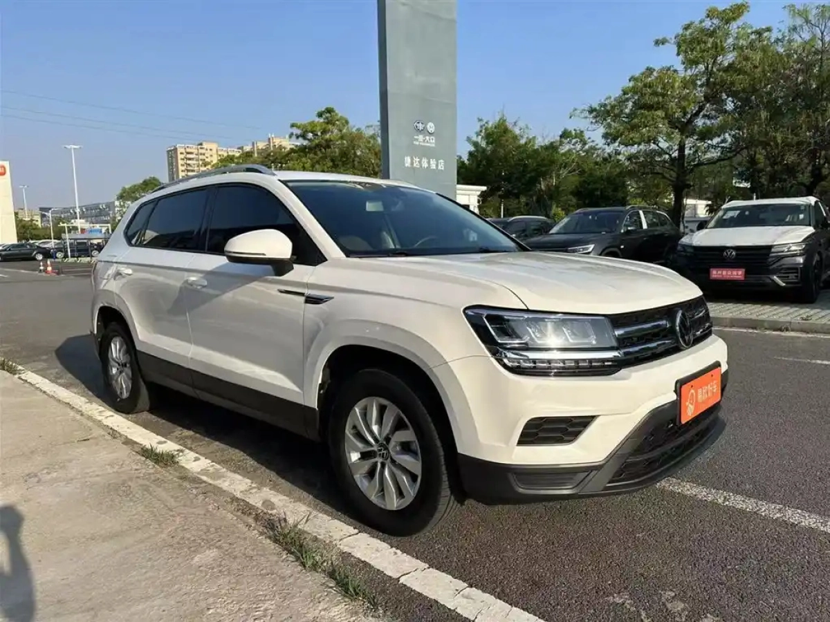VOLKSWAGEN THARU