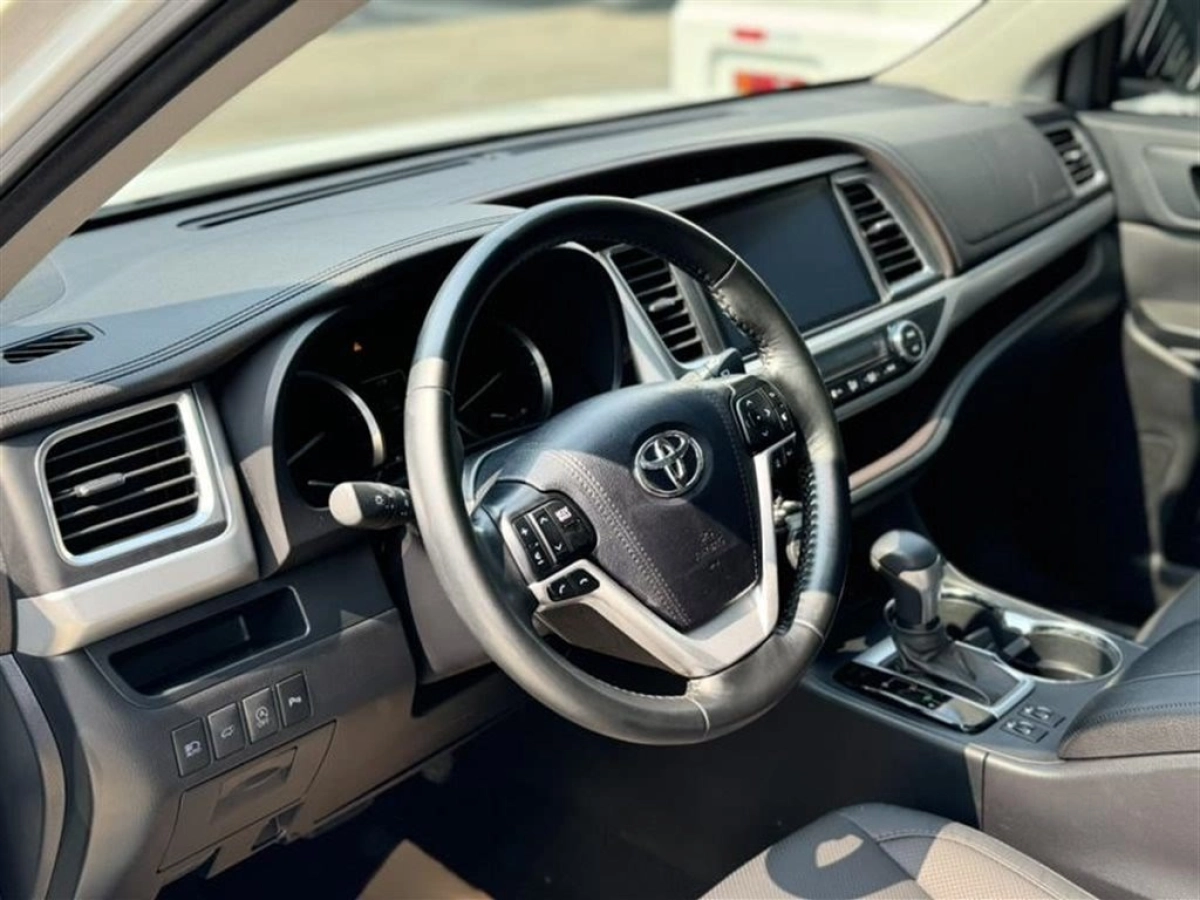 TOYOTA HIGHLANDER