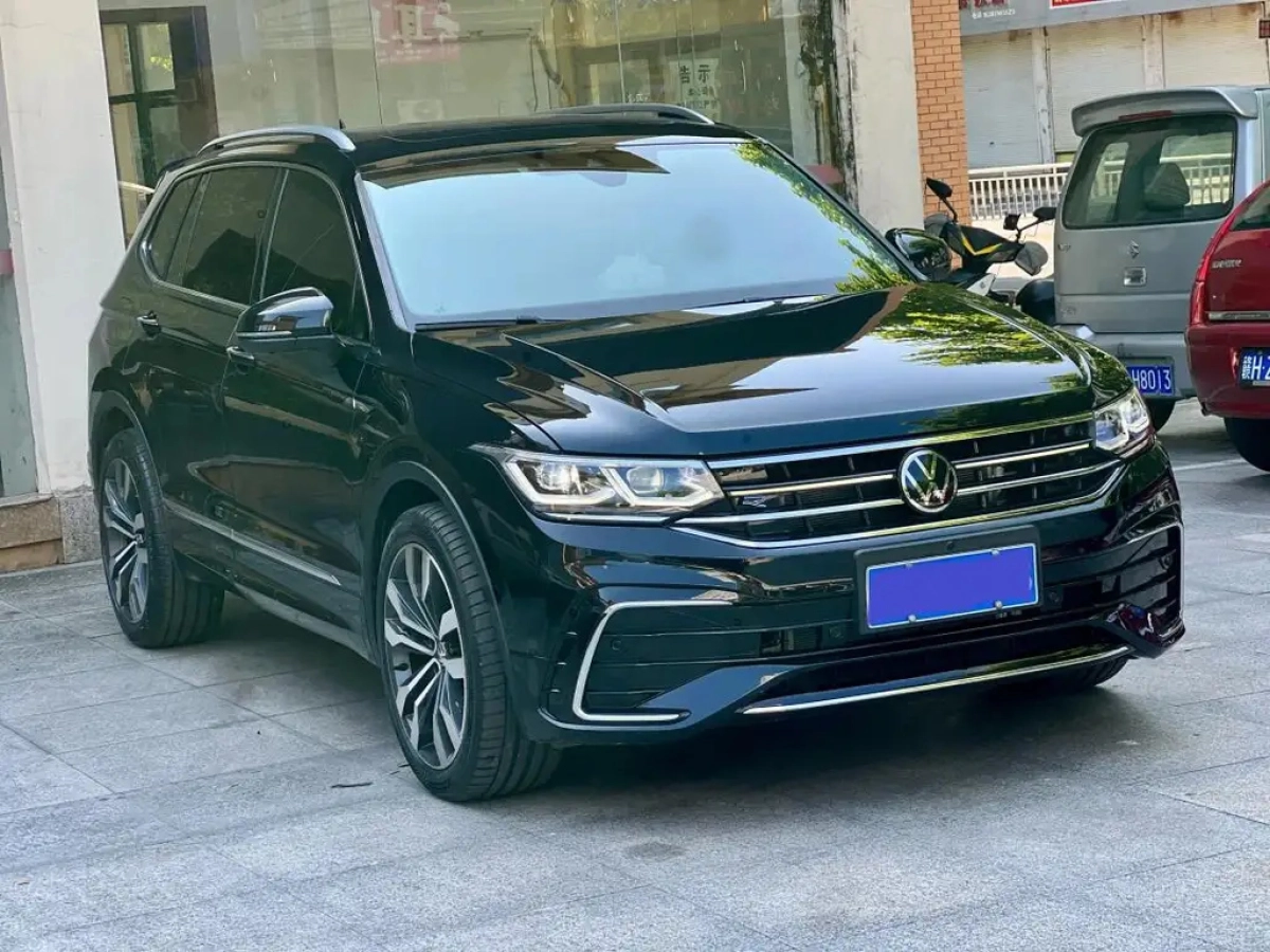 VOLKSWAGEN TIGUAN L