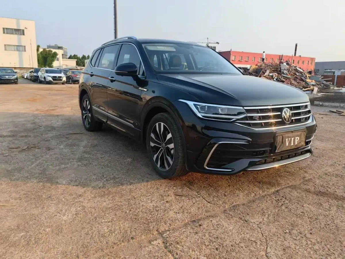 VOLKSWAGEN TIGUAN L