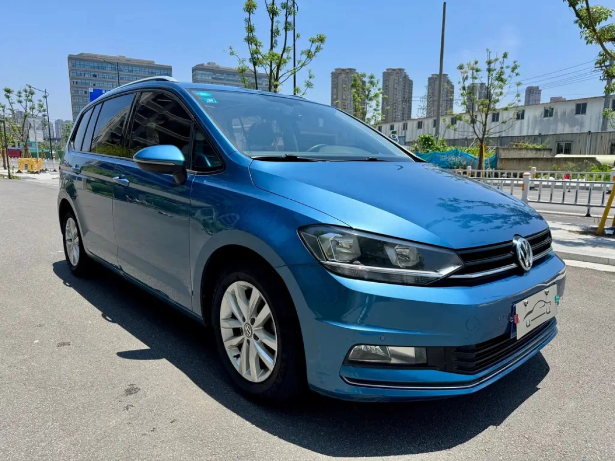 VOLKSWAGEN TOURAN