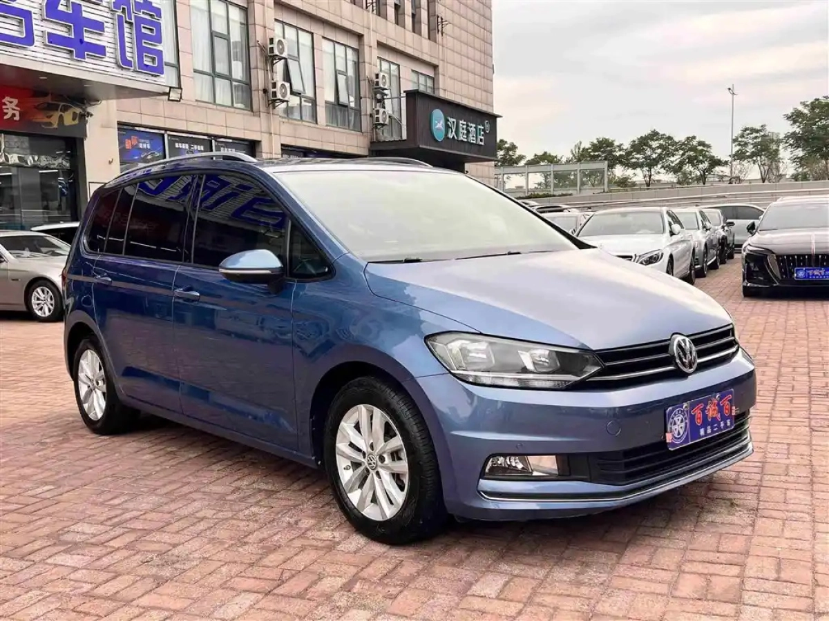 VOLKSWAGEN TOURAN