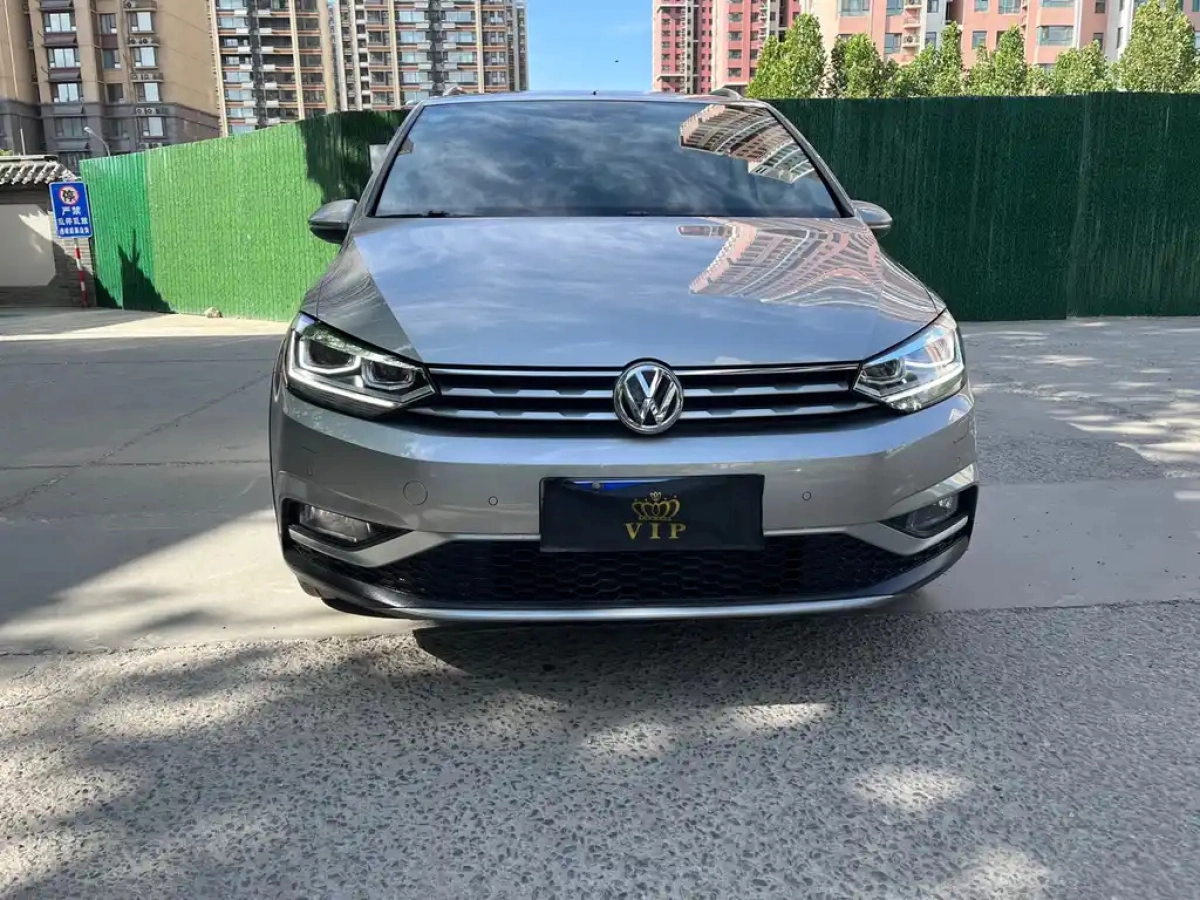 VOLKSWAGEN TOURAN