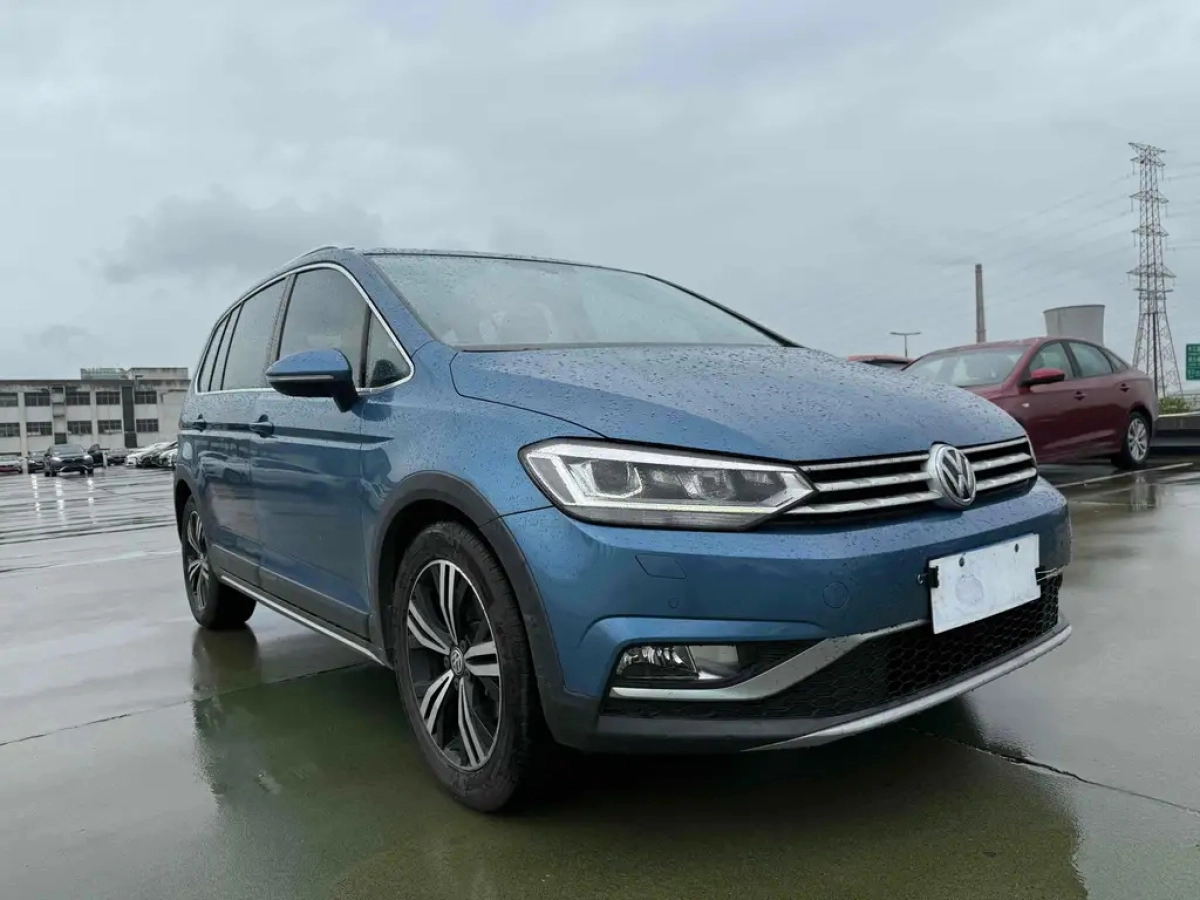 VOLKSWAGEN TOURAN