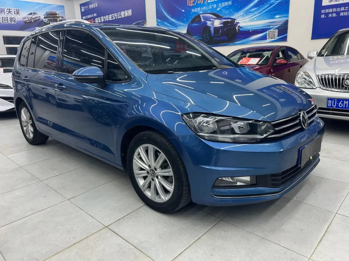 VOLKSWAGEN TOURAN