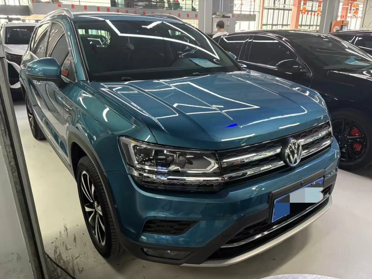 VOLKSWAGEN THARU