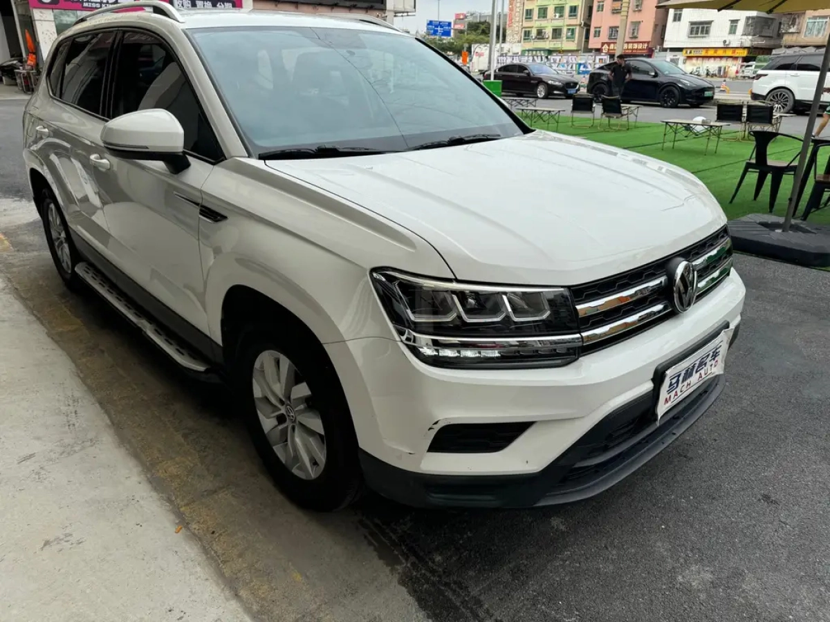 VOLKSWAGEN THARU