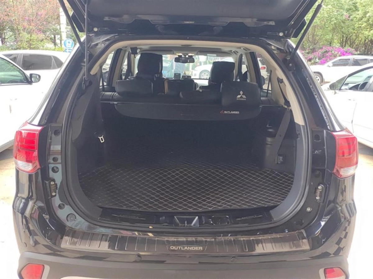 MITSUBISHI OUTLANDER