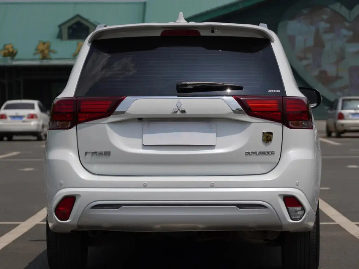 MITSUBISHI OUTLANDER