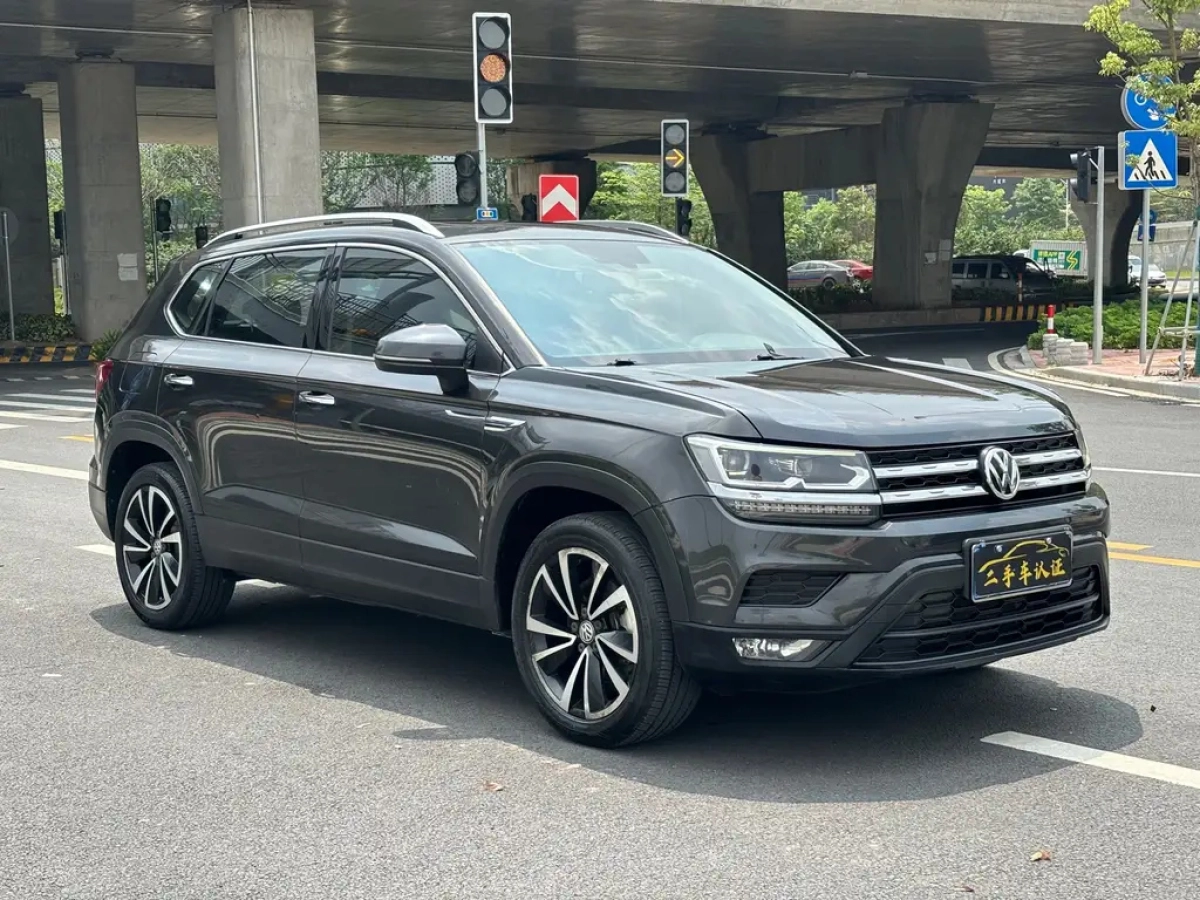 VOLKSWAGEN THARU