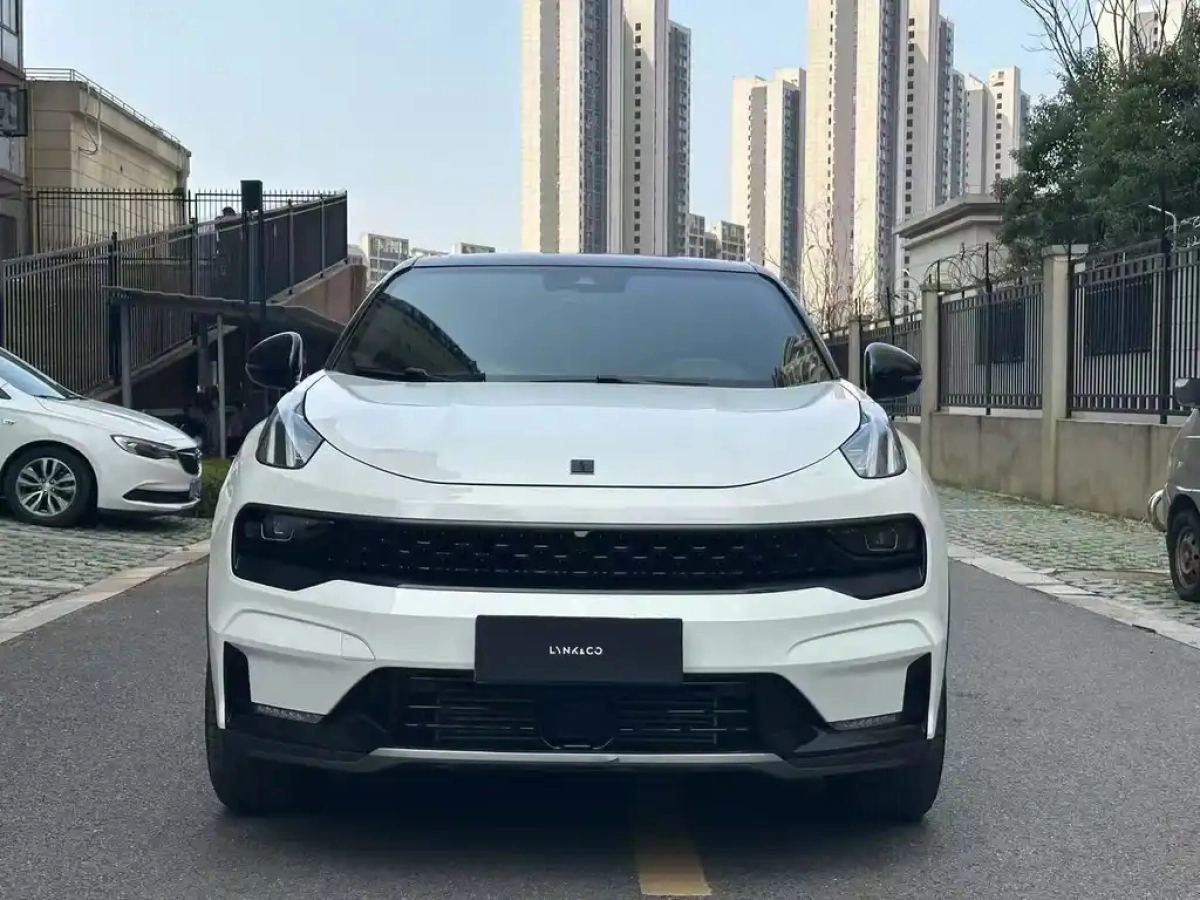 LYNK&CO 05