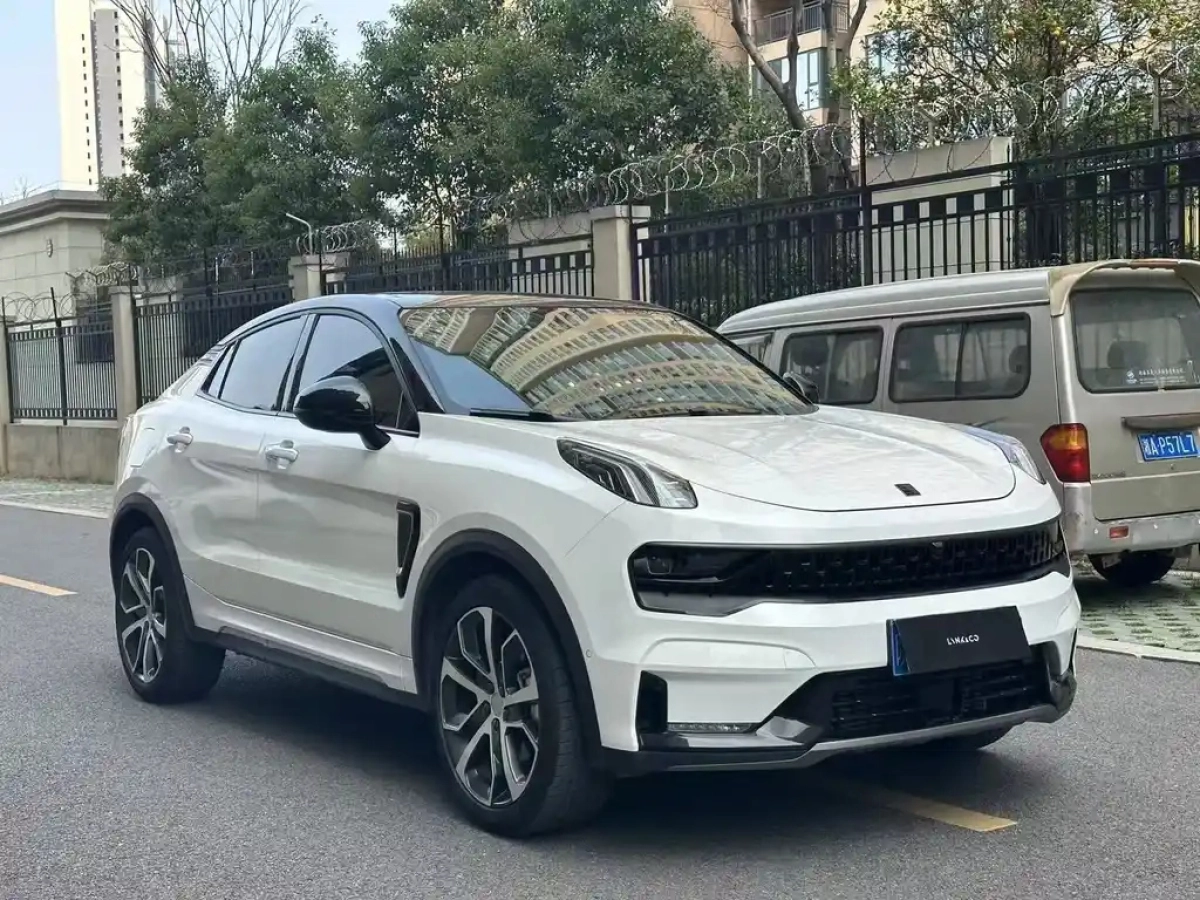 LYNK&CO 05