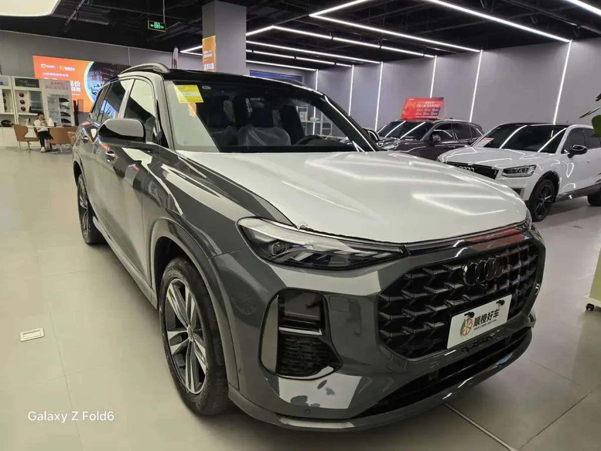 AUDI Q6