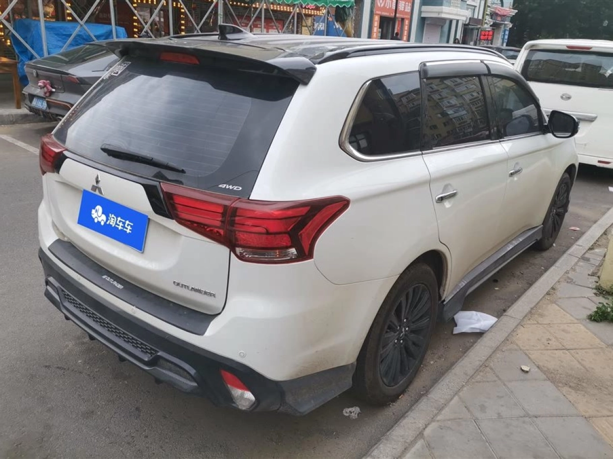 MITSUBISHI OUTLANDER